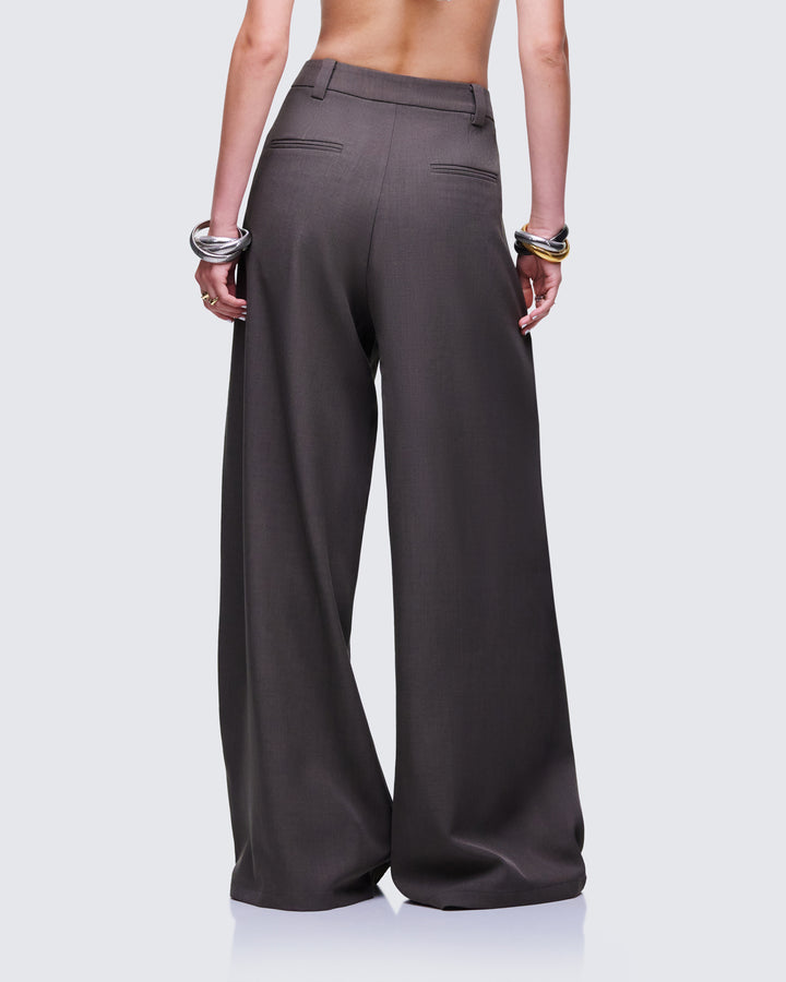 Women's grey trousers close-up detail – FINESSE