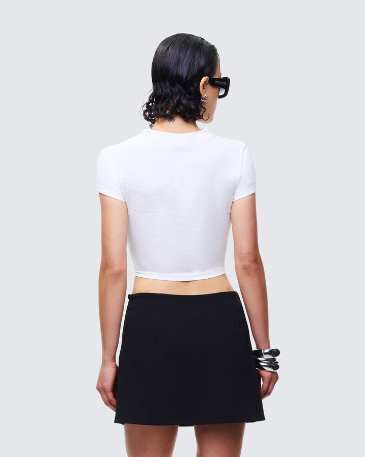 Women's white cotton top close-up detail – FINESSE