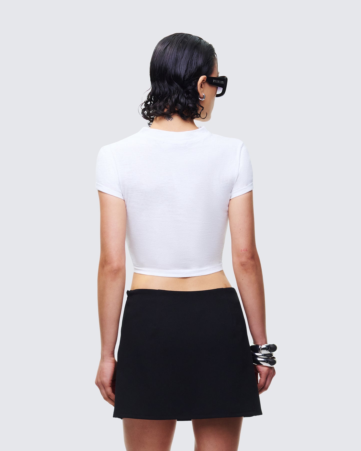 Women's white cotton top close-up detail – FINESSE