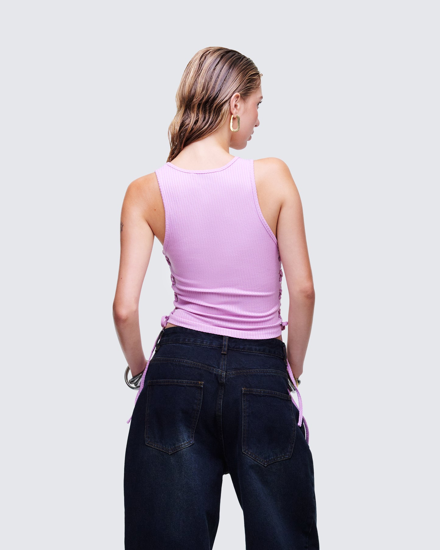 Women's pink tank top close-up detail – FINESSE