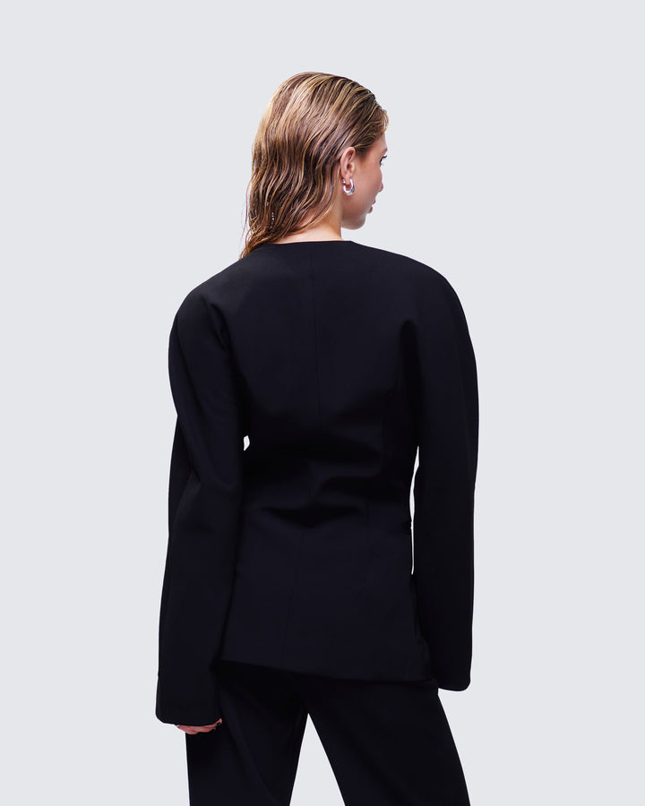 Women's black blazer close-up detail – FINESSE