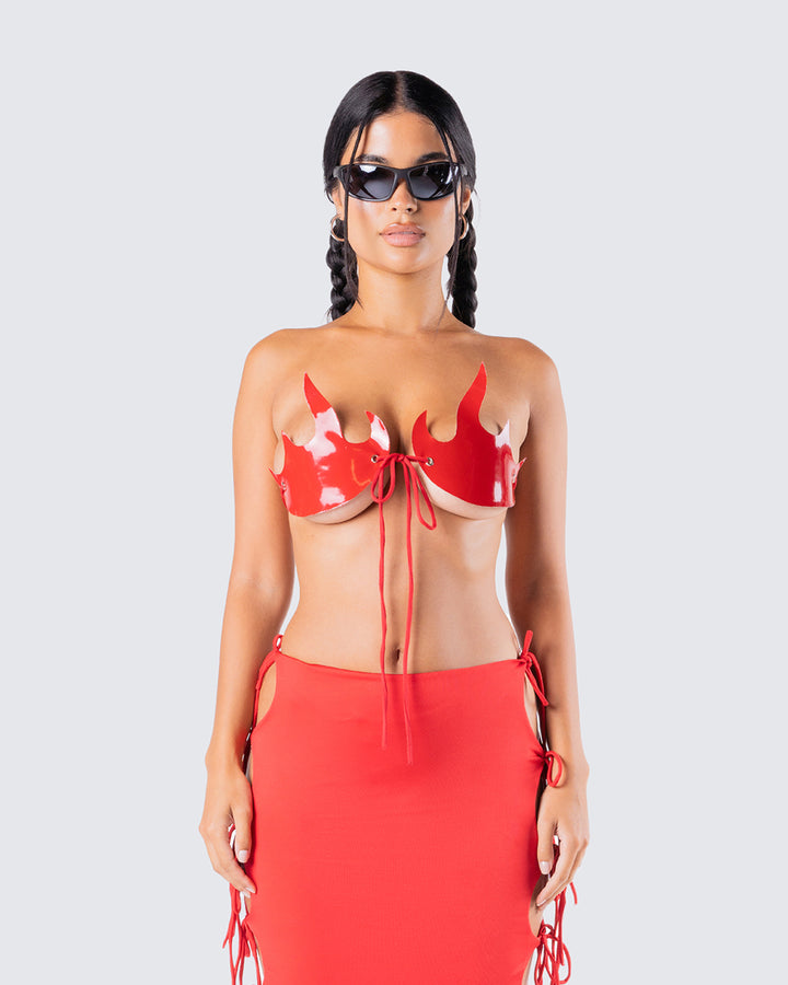 Women's red top close-up detail – FINESSE