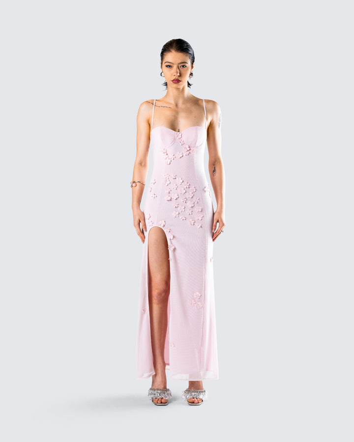 Women's pink maxi dress close-up detail – FINESSE
