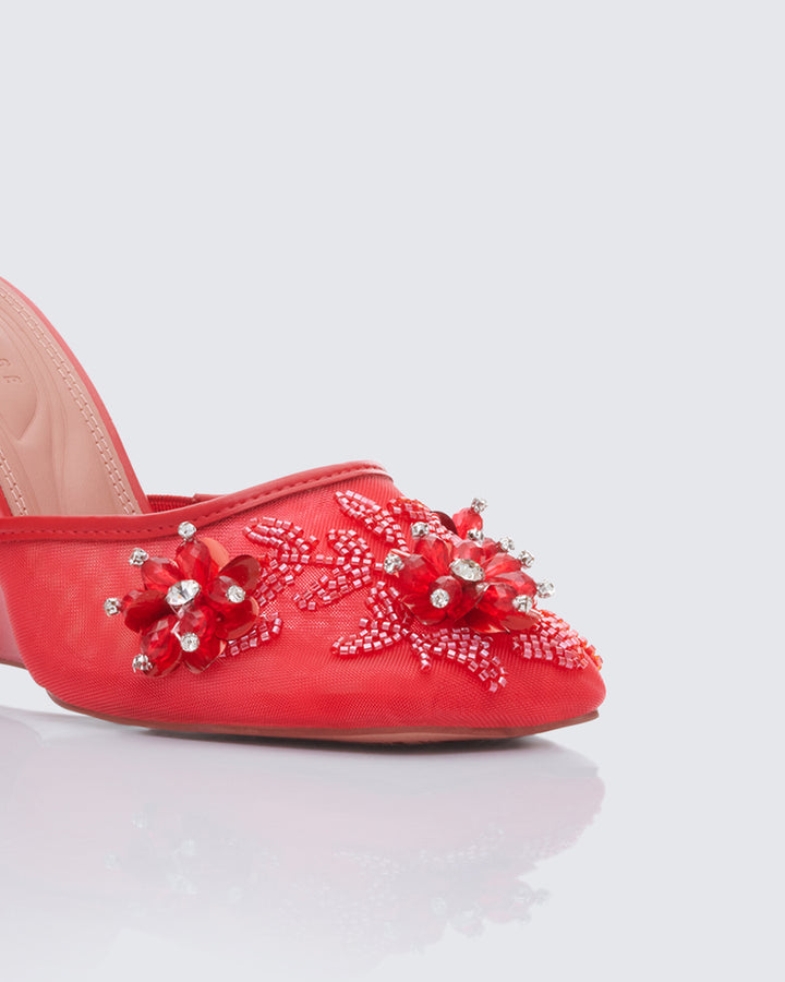 Women's red mesh sandals close-up detail – FINESSE