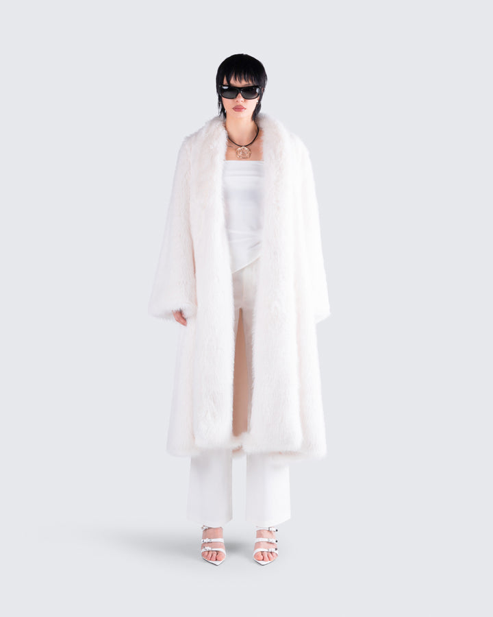 Women's ivory coat close-up detail – FINESSE