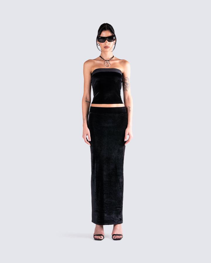 Women's black top close-up detail – FINESSE