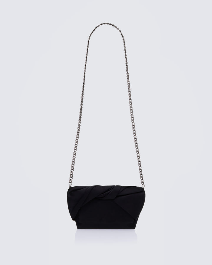 Black shoulder bag close-up detail – FINESSE