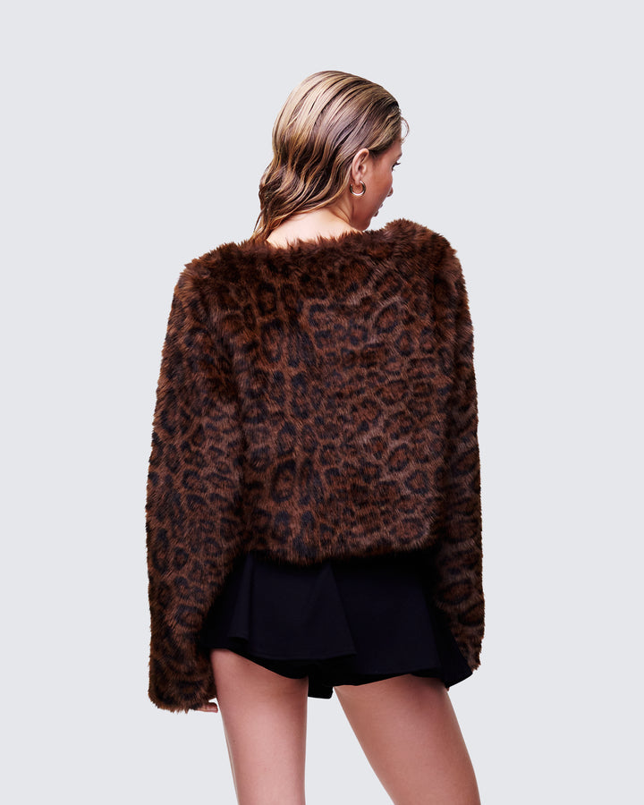 Women's brown jacket close-up detail – FINESSE