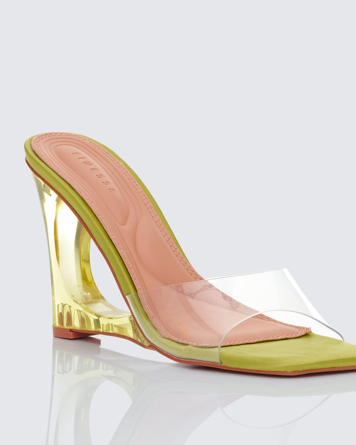 Women's green sandals close-up detail – FINESSE