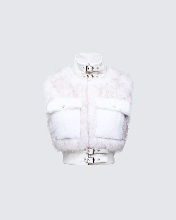 Women's white matching set close-up detail – FINESSE