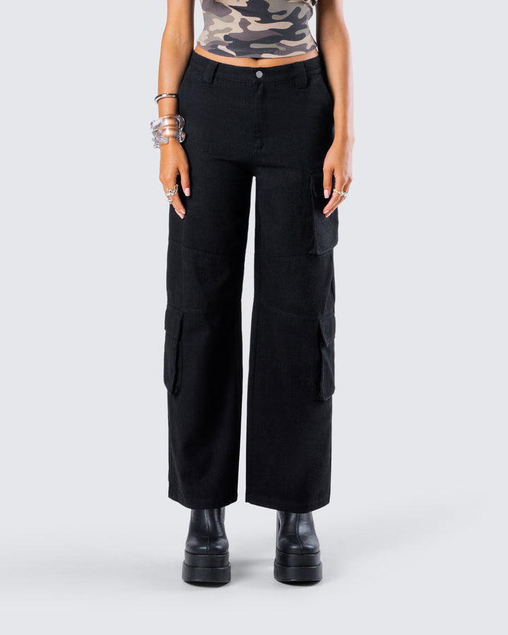 Women's black cotton cargo pants close-up detail – FINESSE