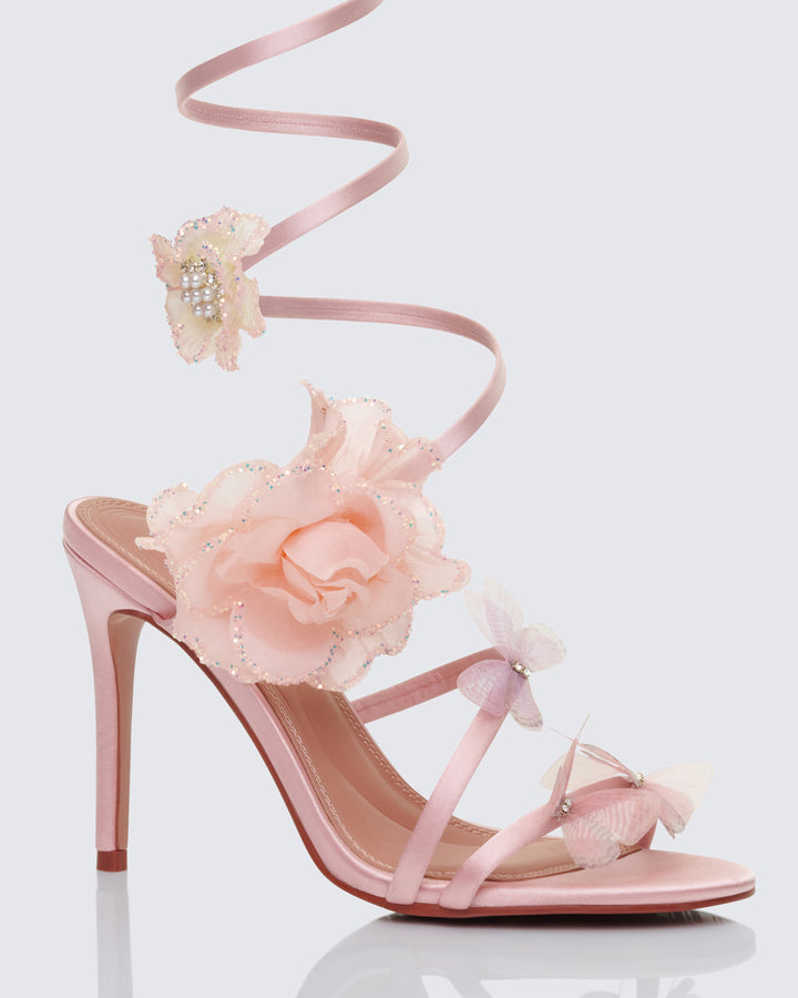 Women's sandals close-up detail – FINESSE