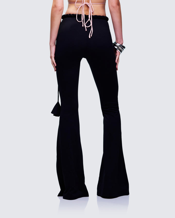 Women's black pants close-up detail – FINESSE