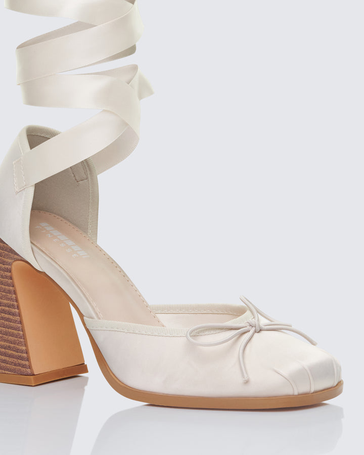 Women's ivory shoes close-up detail – FINESSE