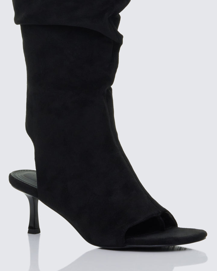 Women's black boots close-up detail – FINESSE
