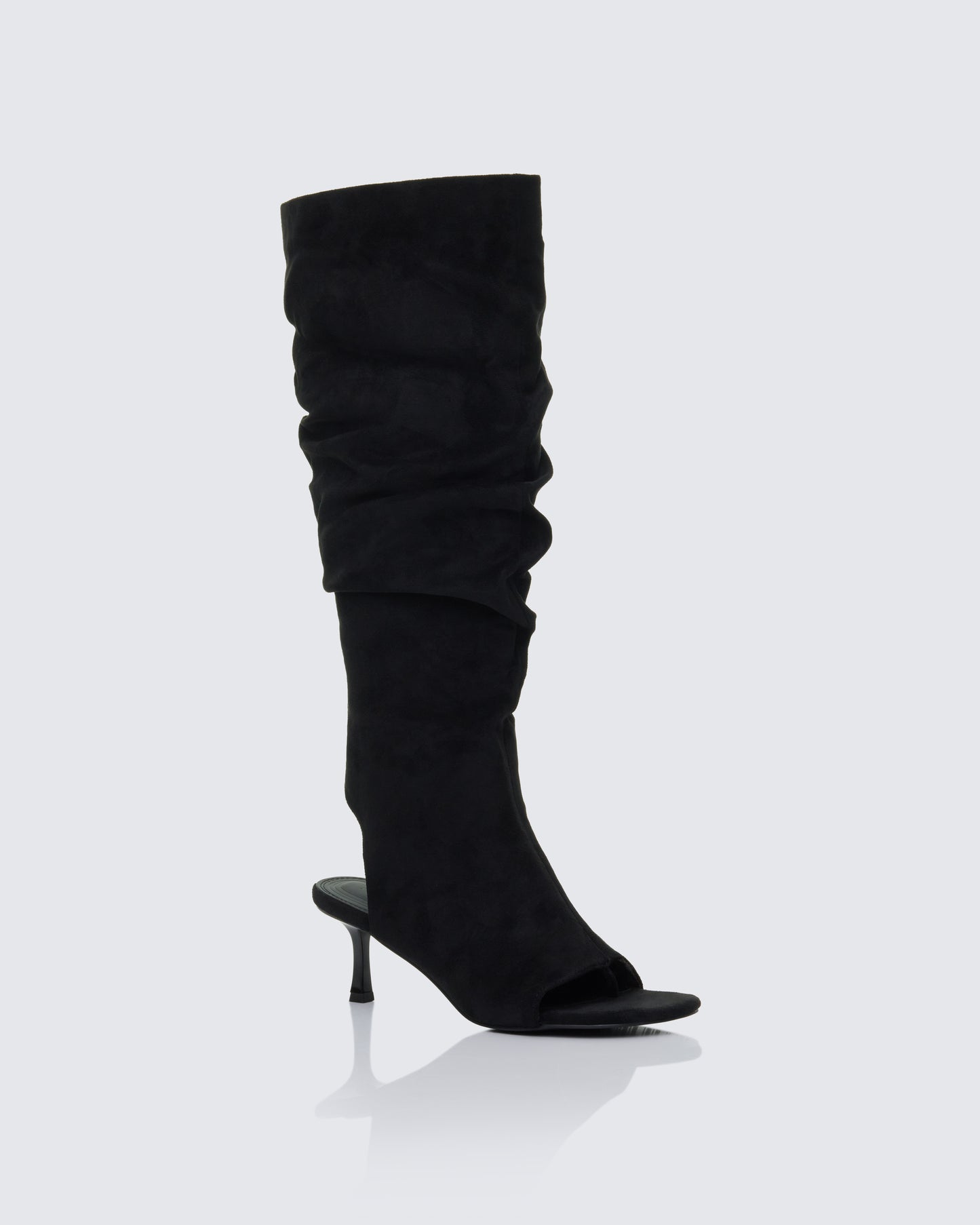 Women's black boots front view – FINESSE