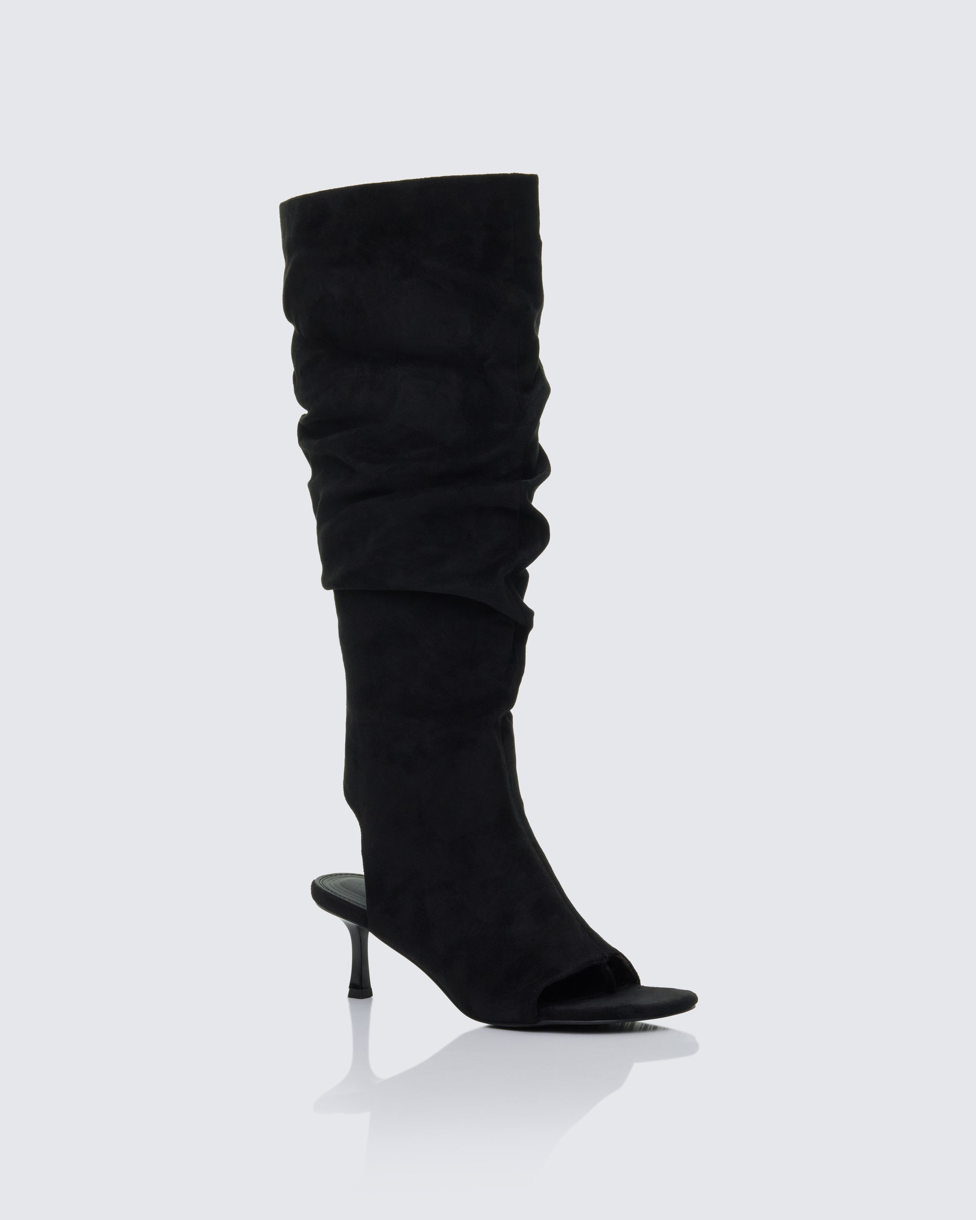 Women's black boots front view – FINESSE