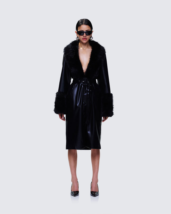 Women's black coat close-up detail – FINESSE